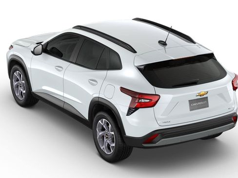 New 2026 Chevrolet Trax LT FWD image 2