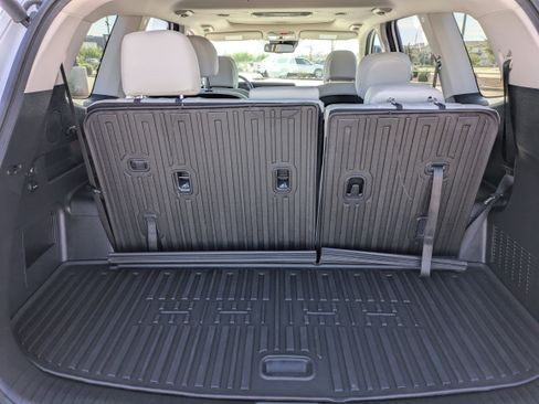 Used 2024 Kia Telluride EX w/ EX Captain's Chair Package image 10