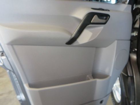 Used 2016 Mercedes-Benz Sprinter 2500 image 15