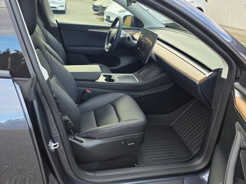 Used 2023 Tesla Model Y Long Range image 13