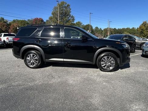 Used 2025 Nissan Pathfinder SV FWD image 4