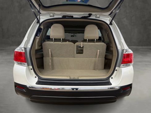 Used 2011 Toyota Highlander Limited w/ Tow Pkg FWD image 12