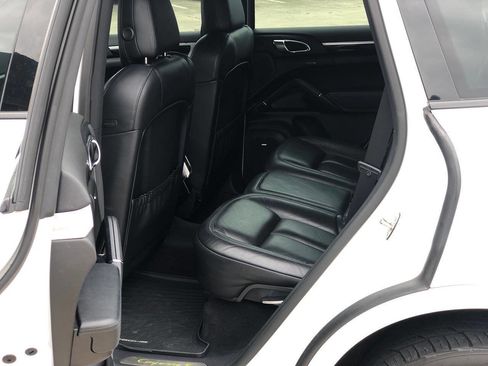 Used 2017 Porsche Cayenne S Platinum image 13