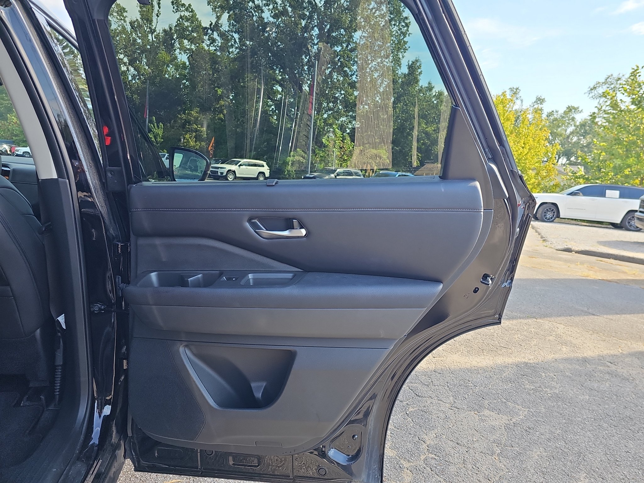 Used 2024 Nissan Pathfinder SL w/ Cargo Package FWD image 22