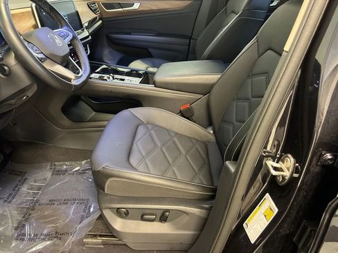 Certified 2025 Volkswagen Atlas SE image 7