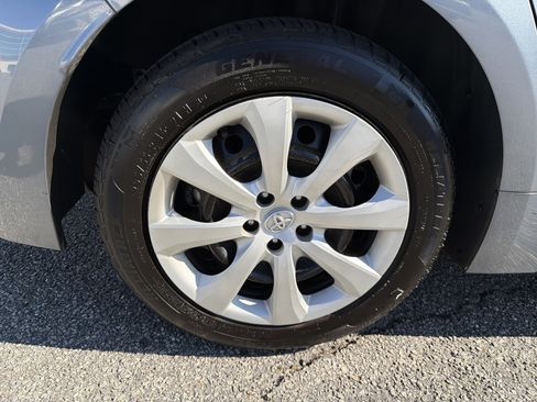 Used 2021 Toyota Corolla LE image 25