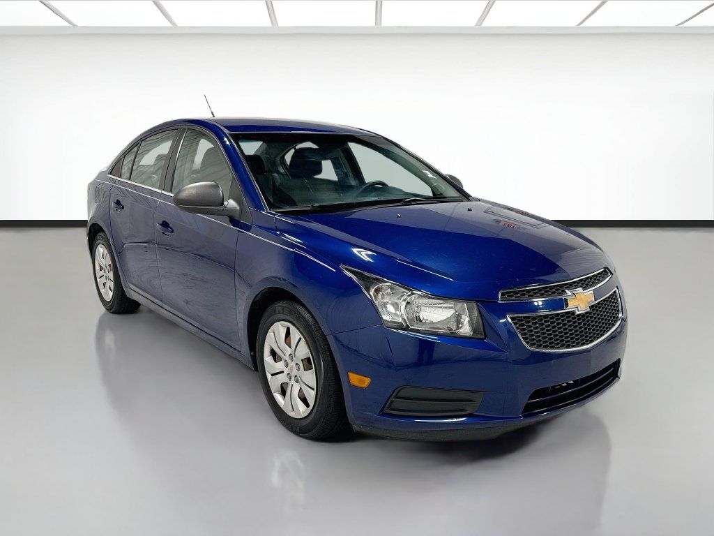 Used 2012 Chevrolet Cruze LS w/ Connectivity Package FWD image 4