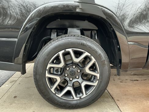 Used 2025 RAM 1500 Laramie image 29