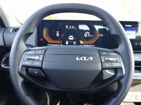 New 2025 Kia K4 LXS image 16