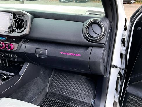 Certified 2021 Toyota Tacoma TRD Off-Road image 18