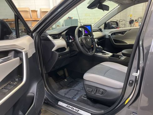 Used 2025 Toyota RAV4 XLE w/ Convenience Package AWD/4WD image 10