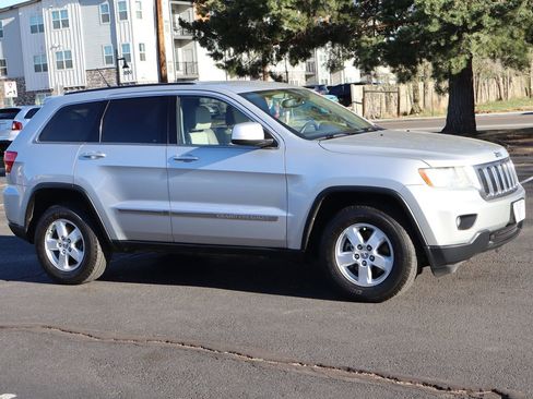 Used 2012 Jeep Grand Cherokee Laredo image 2