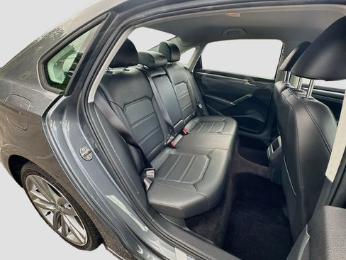 Used 2018 Volkswagen Passat 2.0T R-Line w/ R-Line Lighting Package FWD image 25