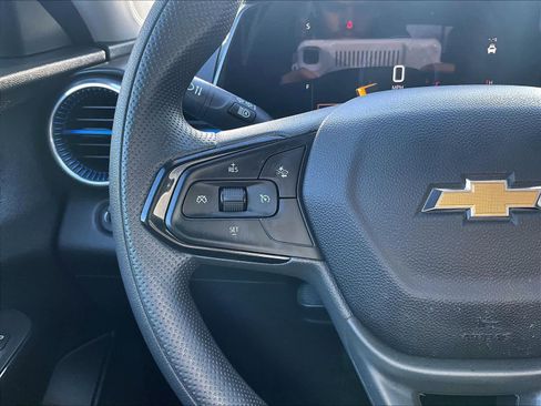 Used 2025 Chevrolet Trax LT image 24