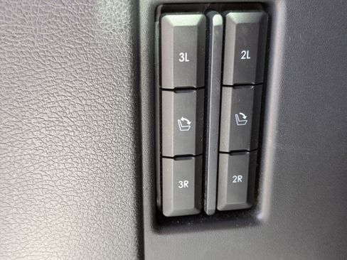 Used 2023 Lincoln Navigator Reserve image 11