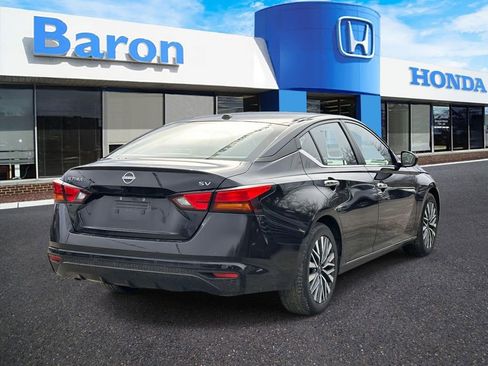 Used 2024 Nissan Altima 2.5 SV FWD image 5