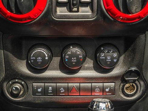 Used 2014 Jeep Wrangler Unlimited Rubicon AWD/4WD image 39