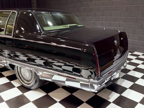 Used 1995 Cadillac Fleetwood Brougham RWD image 26