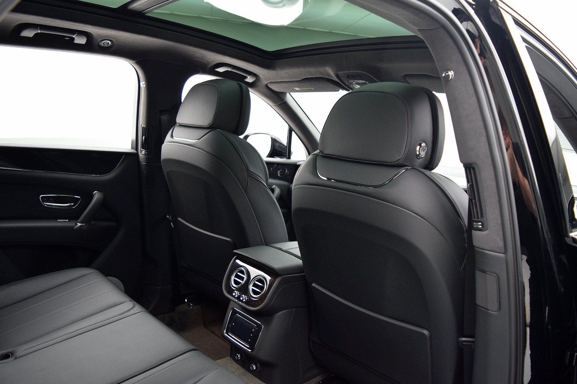 Certified 2019 Bentley Bentayga AWD/4WD image 33