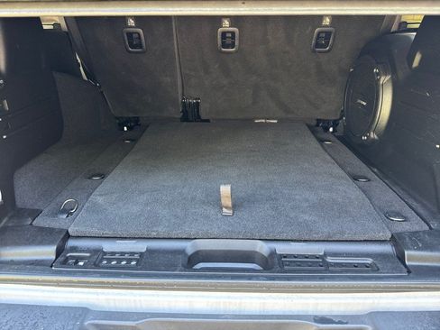 Used 2019 Jeep Wrangler Unlimited Sahara AWD/4WD image 32