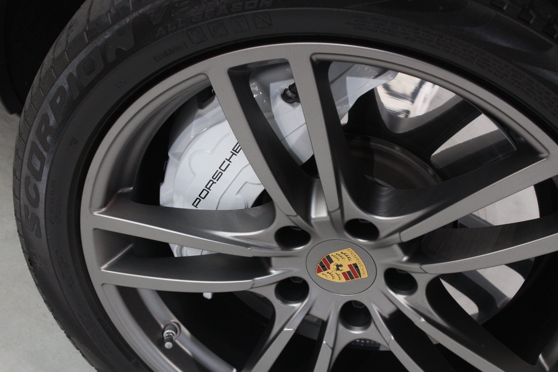 Used 2023 Porsche Cayenne Turbo AWD/4WD image 26