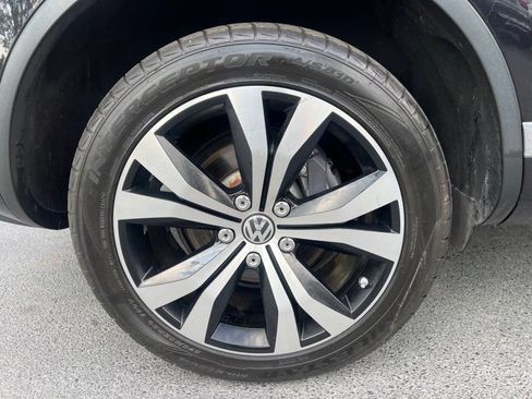 Used 2017 Volkswagen Touareg Wolfsburg Edition AWD/4WD image 22