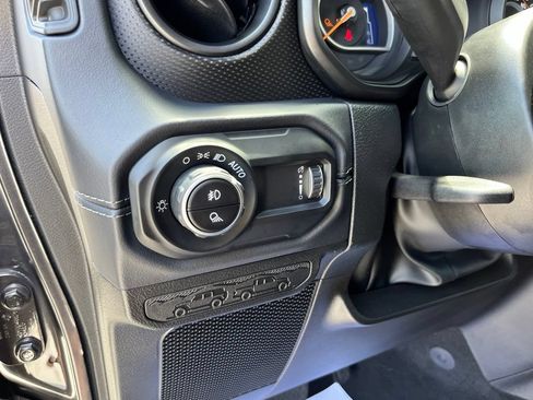 Used 2025 Jeep Gladiator Mojave AWD/4WD image 8