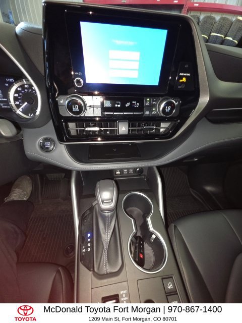 Used 2023 Toyota Highlander XLE AWD/4WD image 10