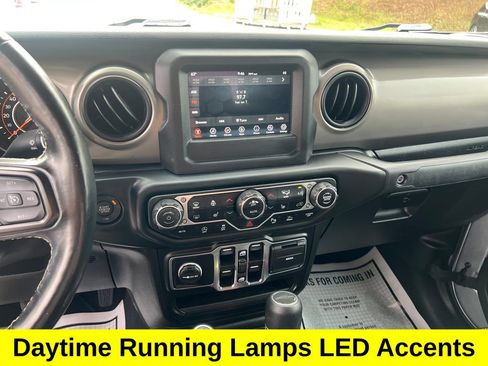 Used 2021 Jeep Gladiator Sport image 19