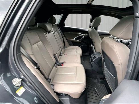 Used 2025 Audi Q5 Premium w/ Convenience Package AWD/4WD image 25
