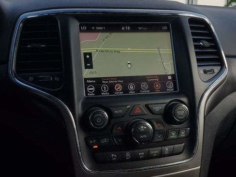 Used 2018 Jeep Grand Cherokee Altitude RWD image 28