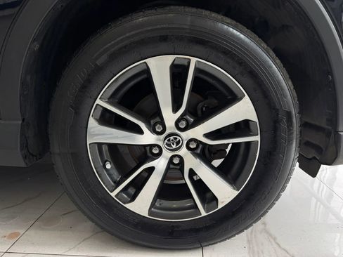 Used 2017 Toyota RAV4 XLE AWD/4WD image 9