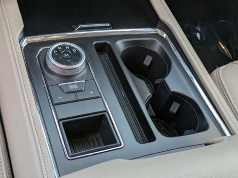 Used 2024 Ford Expedition Max XLT image 17