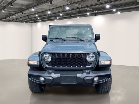 Used 2024 Jeep Gladiator Sport AWD/4WD image 2