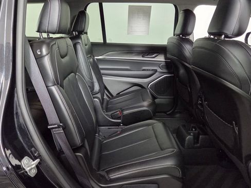 Used 2023 Jeep Grand Cherokee L Limited w/ Black Appearance Package AWD/4WD image 38