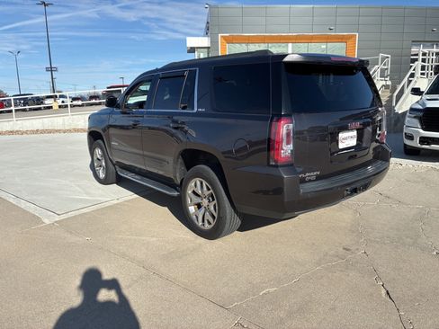 Used 2018 GMC Yukon SLE w/ SLE Value Package image 3