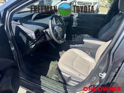 Used 2022 Toyota Prius LE FWD image 7