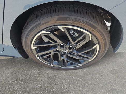 New 2026 Nissan Sentra SR w/ SR Premium Package FWD image 30