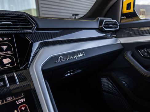 Used 2021 Lamborghini Urus AWD/4WD image 35