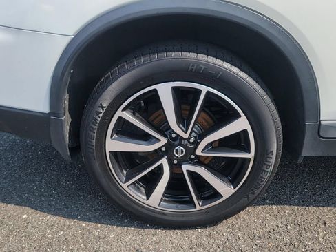 Used 2019 Nissan Rogue SL w/ Premium Package AWD/4WD image 8