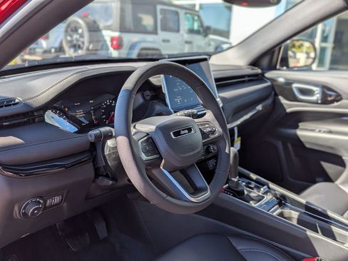 New 2026 Jeep Compass Latitude image 12