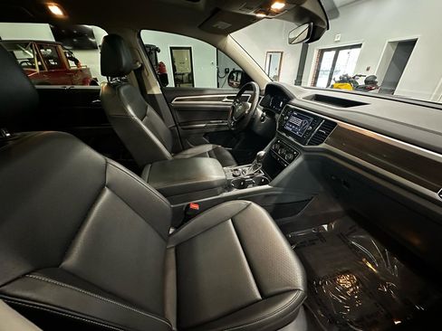 Used 2019 Volkswagen Atlas SEL R-Line AWD/4WD image 19