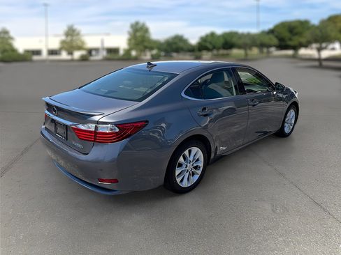 Used 2013 Lexus ES 300h w/ Luxury Pkg image 7