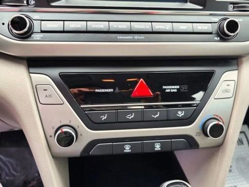 Used 2017 Hyundai Elantra SE FWD image 18