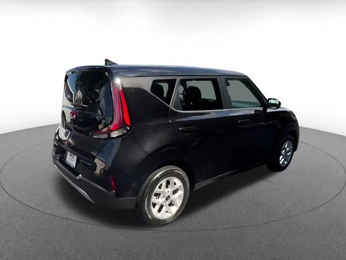 Used 2025 Kia Soul LX w/ LX Technology Package FWD image 14