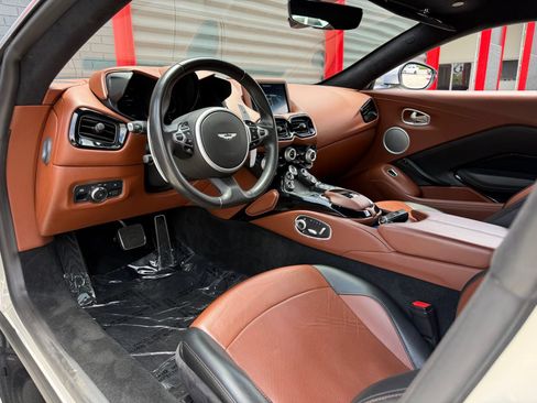 Used 2020 Aston Martin V8 Vantage Coupe RWD image 21