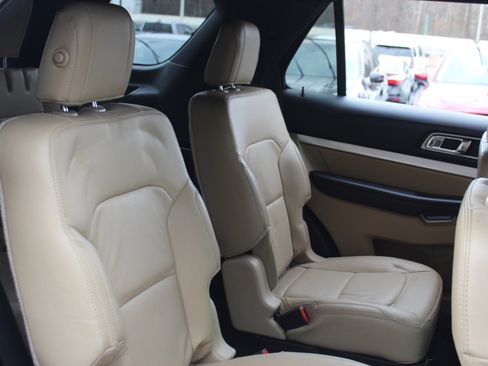 Used 2017 Ford Explorer XLT w/ Equipment Group 202A image 31