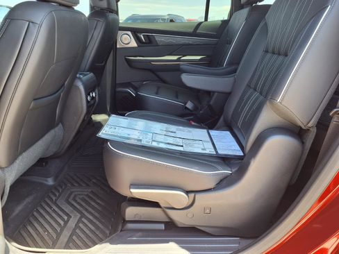Used 2025 Buick Enclave Avenir w/ Trailering Package, 5000 lbs. FWD image 15