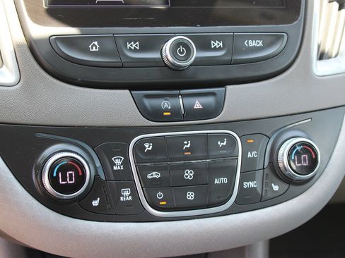 Used 2022 Chevrolet Malibu LT FWD image 16