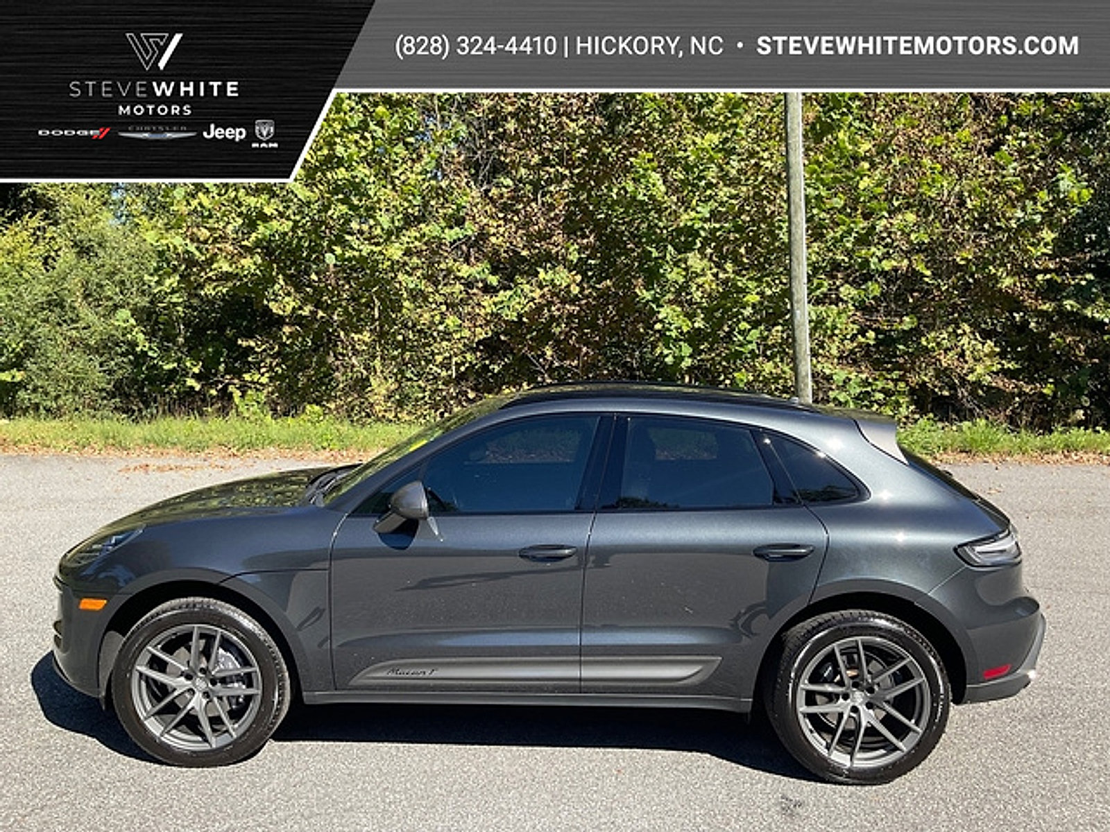 Used 2025 Porsche Macan AWD/4WD image 1